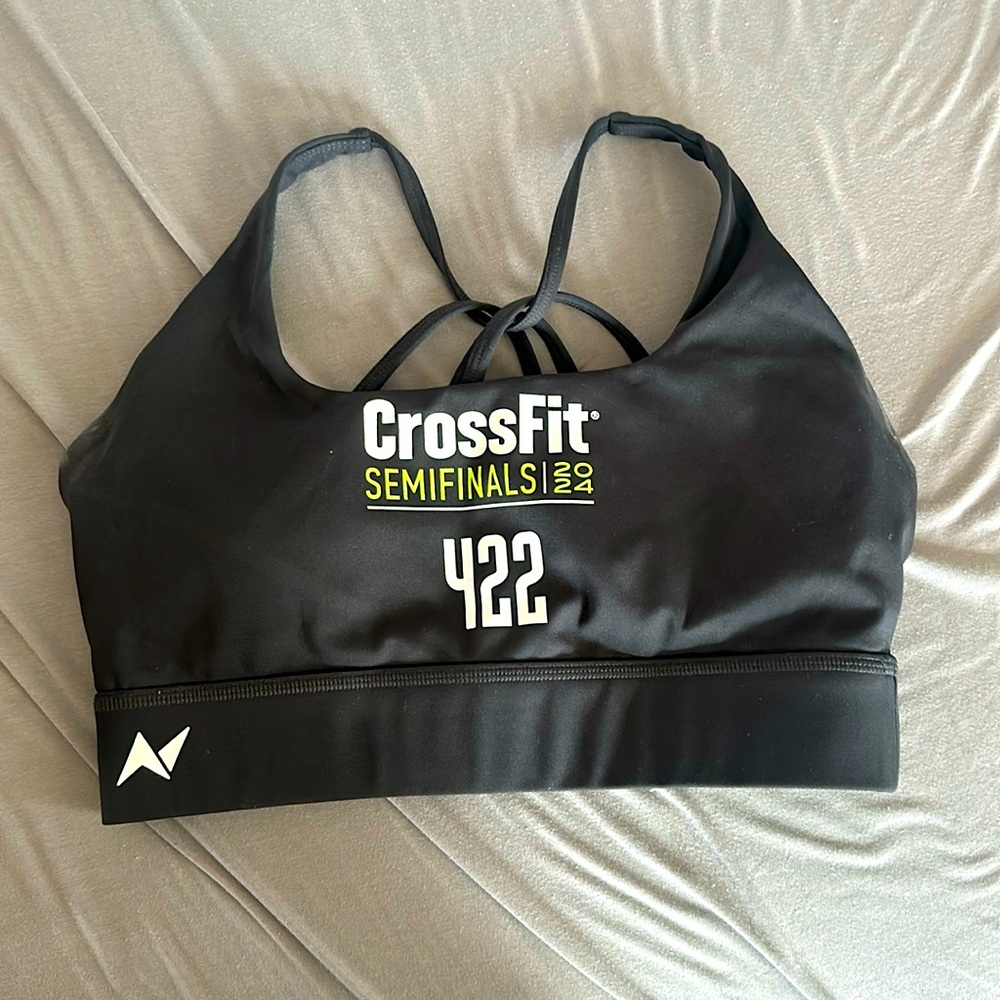NWOT medium Northern Spirit sports bra crossfit games